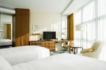 Hilton - 33