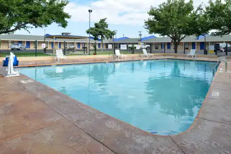 Americas Best Value Inn Lubbock E - 14