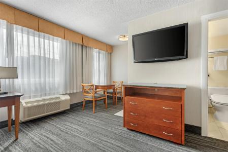 Best Western Plus Suites Downtown - 37