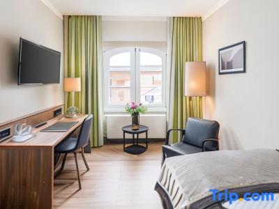 Best Western Plus Excelsior - 38
