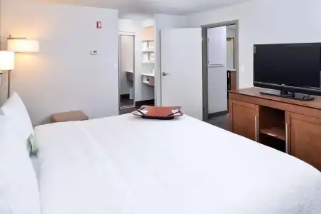 Hampton Inn & Suites By Hilton Calgary- University Northwest - 66