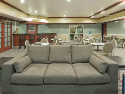 Holiday Inn Express and Suites Bakersfield Central by IHG - 0