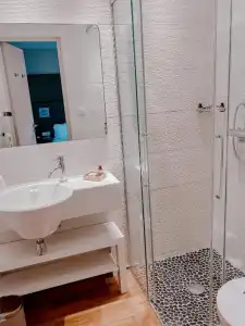 Bor Hôtel & Restaurant - Plage privée - 54