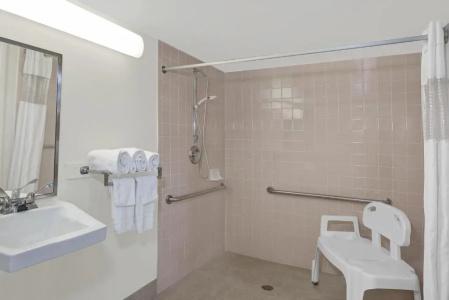 Howard Johnson by Wyndham Ft. Myers FL - 46