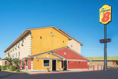 Super 8 by Wyndham San Antonio/I-35 North - 13