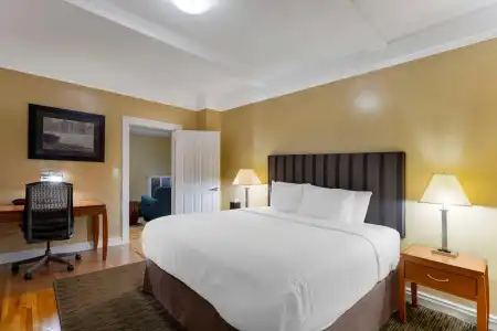 Best Western Plus Hospitality House - 2