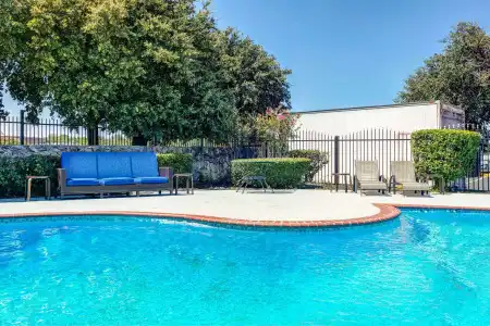 Days Inn by Wyndham South Fort Worth - 11