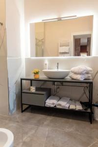 Adelaide Suite Dreams - 24