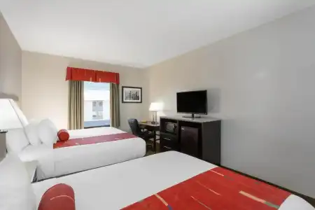 Days Inn & Suites by Wyndham Lakeland - 67