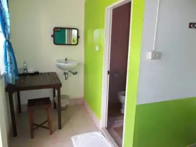 OYO 75304 Riverside Guesthouse - 7