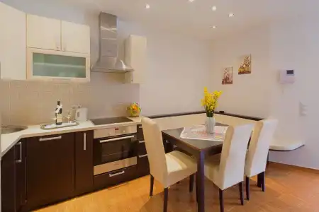 Montelux Apartments - 106
