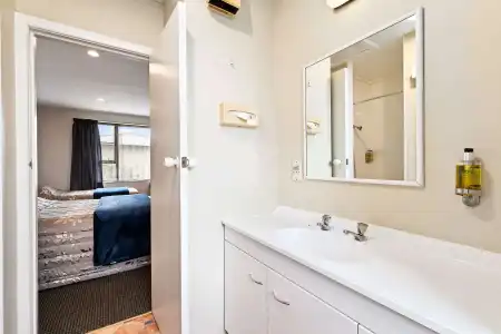 Econo Lodge Canterbury Court - 7