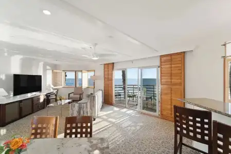 Pacific Terrace - 126