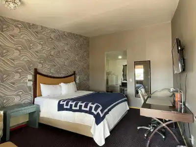Crown Motel - 52