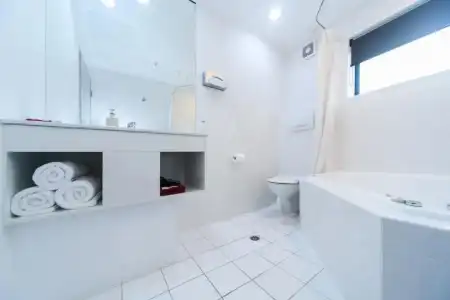 Aubyn Court Spa Motel - 41