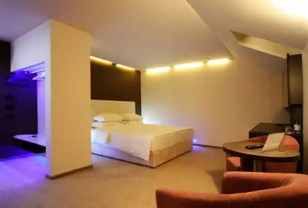 LH & SPA - 3