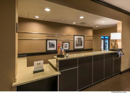 Hampton Inn & Suites Reno - 16