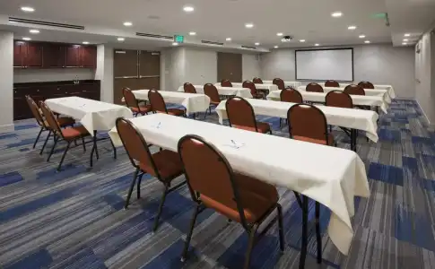 Holiday Inn Express & Suites Minneapolis – West End by IHG - 11