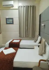Bentley Marine Drive - 26