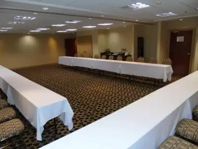 Best Western Plus Burlington Inn & Suites - 18