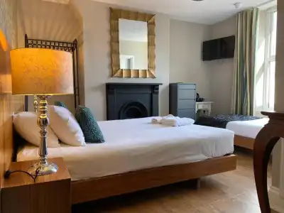 Number One Hundred B&B - 13