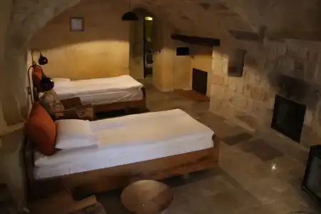 1811 Cave - 34