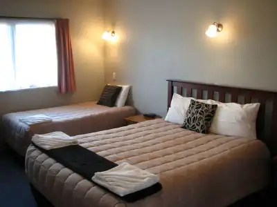 Cobblestone Court Motel – Wenzel Motels - 4