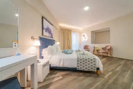 Bio Suites - 210