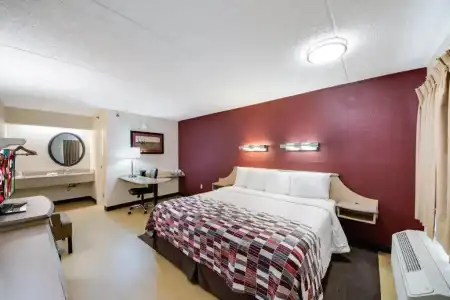 Red Roof Inn Laredo - 64