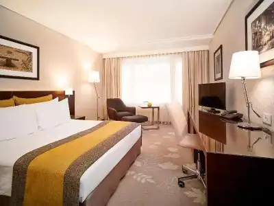 Crowne Plaza Bucharest by IHG - 40