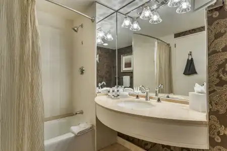 Omni Houston - 10