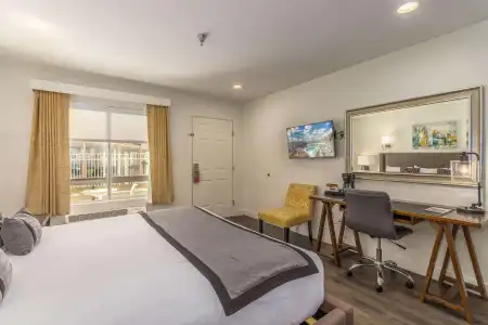 Hospitality Suite Resort - 3