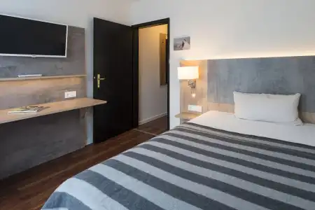 2Places Side - 19