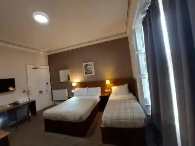 Edinburgh House - 39