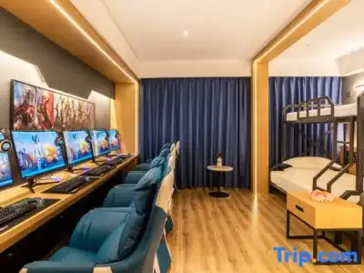 Rolling Surf Resort - 287
