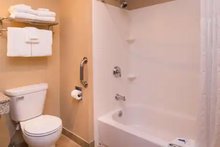 Best Western Ambassador Inn & Suites - 9