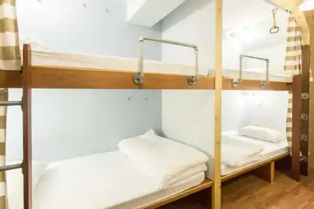 Barn and Bed Hostel - 43