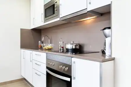 Feelathome Plaza Apartments - 20