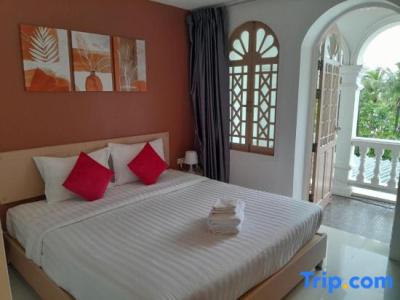 Island Patong Beachfront Apartments - 33