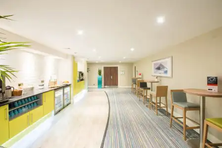 Holiday Inn Cardiff - North M4 - 11