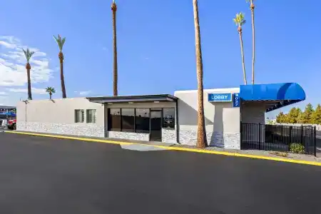 SureStay By Best Western Phoenix Airport - 21