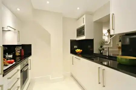 Queensgate Court - 338