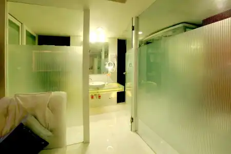 Peninsula Grand - 7
