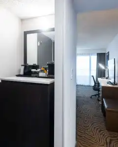 DoubleTree by Hilton Calgary North - 37