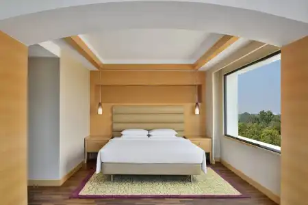 Courtyard by Marriott Chennai - 5