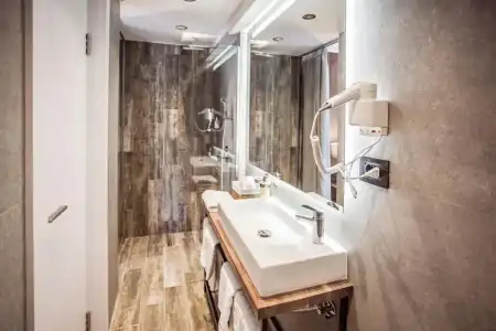 Nomad Luxury Suites - 13
