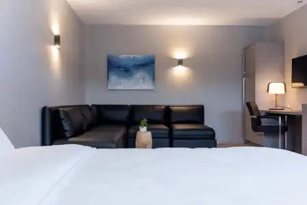 Circle Inn - 90