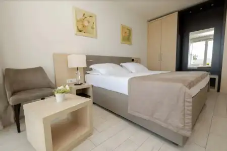 Romana Beach Apartments - 14