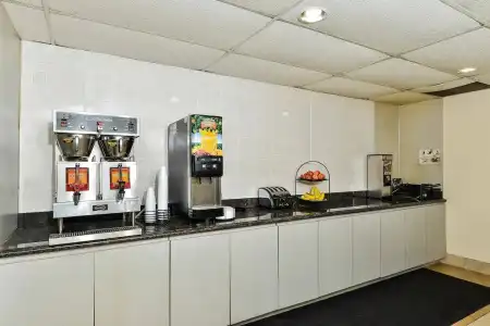 Americas Best Value Inn Omaha - 16