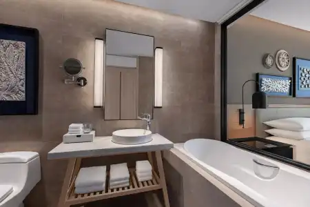 Four Points by Sheraton Phuket Patong Beach Resort - 63